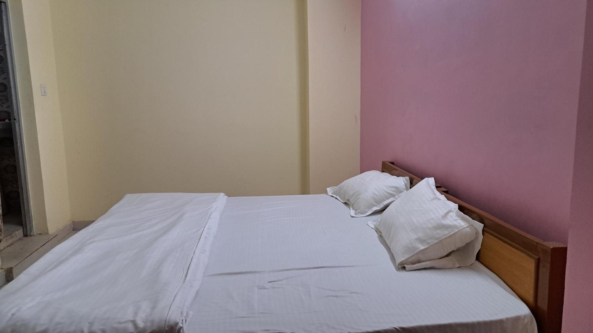 Hotel O Divine Lucknow