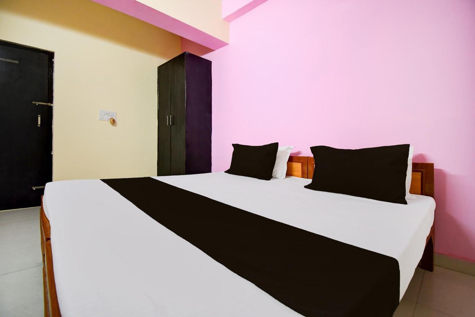 Hotel O Divine Lucknow